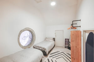 Photo 19- click for photo gallery